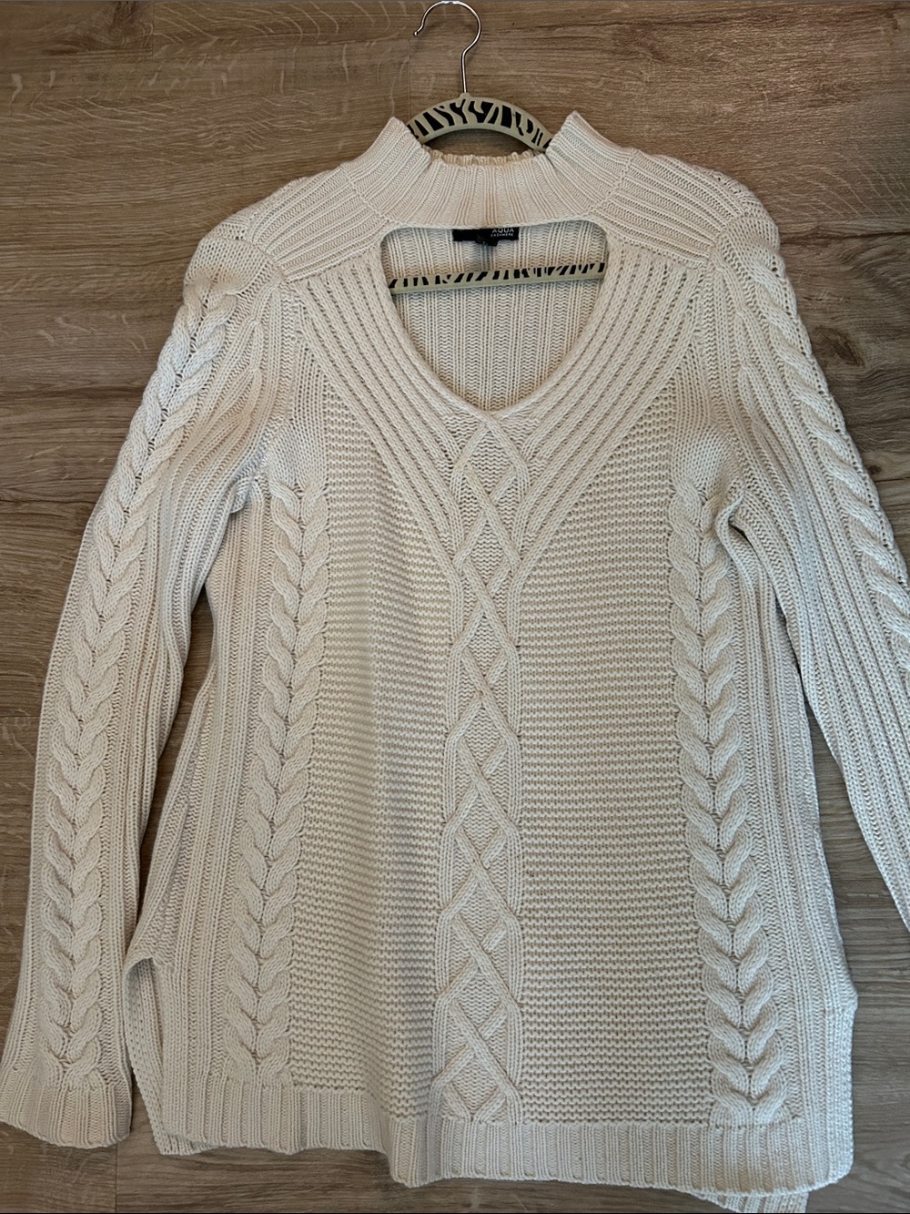 Aqua Cashmere Bone Cable Knit V‑Neck Sweater with Cutout